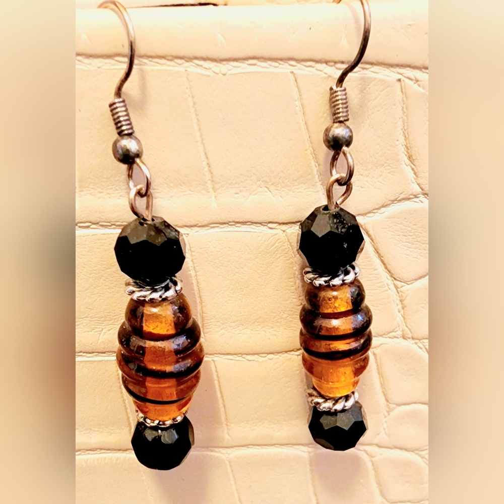 Glassbead earrings.